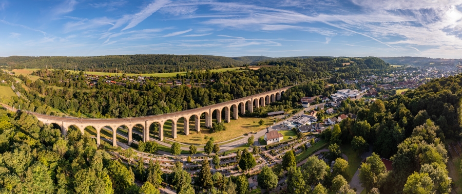Der Viadukt in Altenbeken zählt zu den touristischen Highlights im Kreis Paderborn. Der Viadukt-Wanderweg wurde bereits mit dem Tourismuspreis Paderborner Land ausgezeichnet. Ein Nachfolger wird nun gesucht. Die Bewerbungsphase läuft. (Bild: Teutoburger Wald Tourismus, P. Gawandtka)
